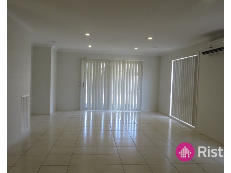8 Marlin Crescent, Point Cook VIC 3030