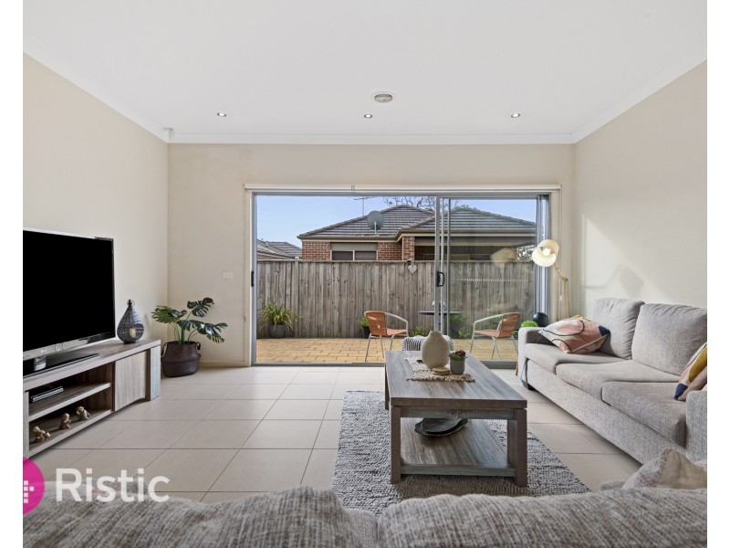 104 Gordons Road, South Morang VIC 3752