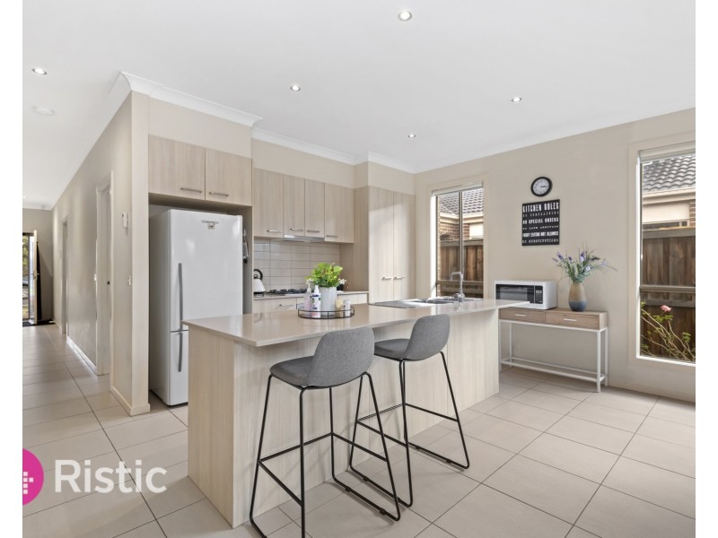 104 Gordons Road, South Morang VIC 3752