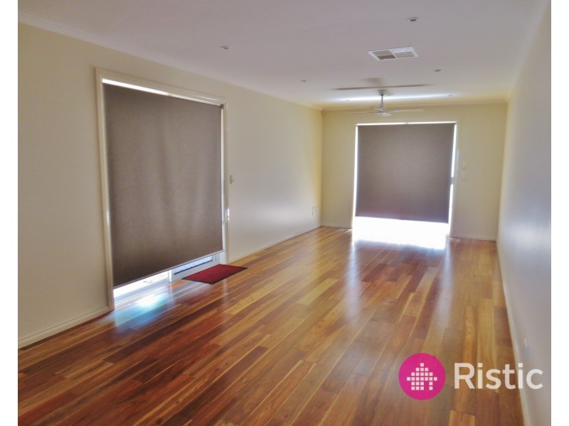 27 Jolly Terrace, South Morang VIC 3752