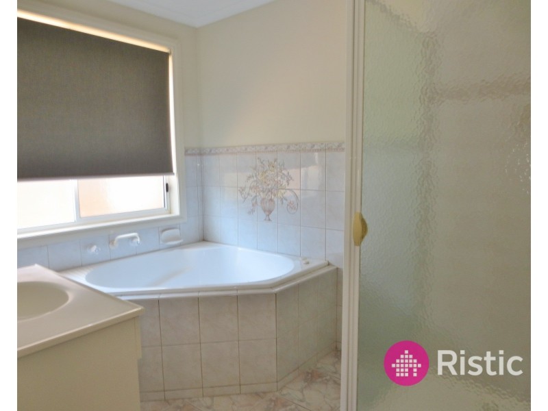 27 Jolly Terrace, South Morang VIC 3752