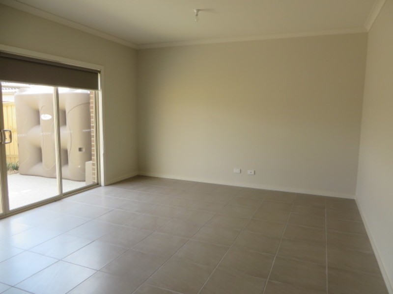 4 Wilhelmina Walk, Epping VIC 3076