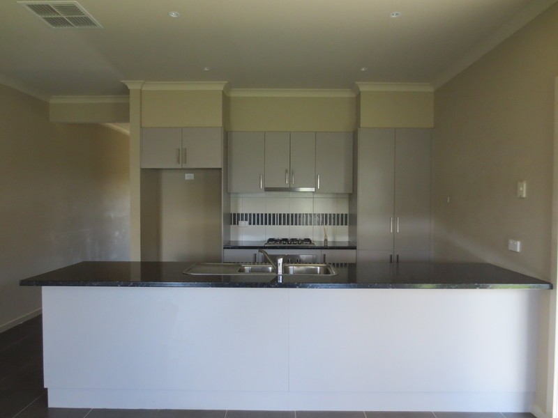 16 Chamonix Parade, South Morang VIC 3752