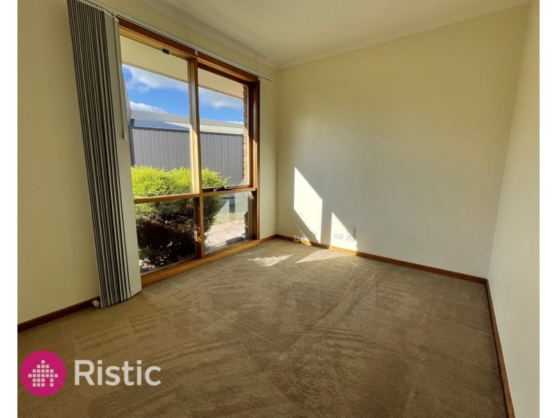 9 Irons Court, Epping VIC 3076