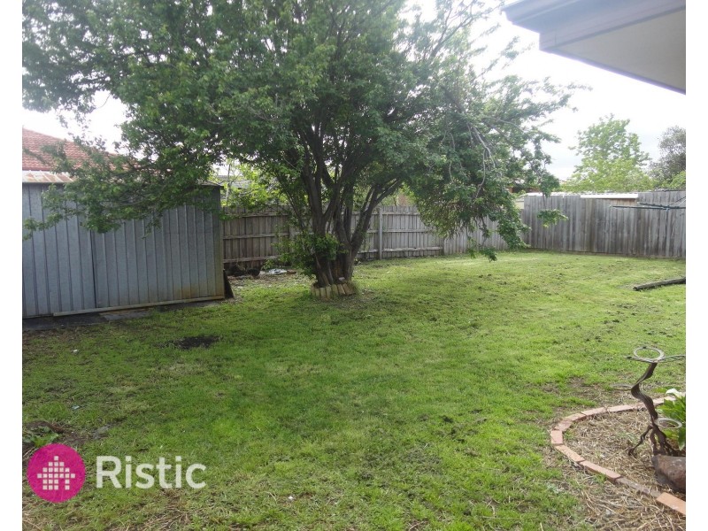 20 Grevillia Drive, Mill Park VIC 3082