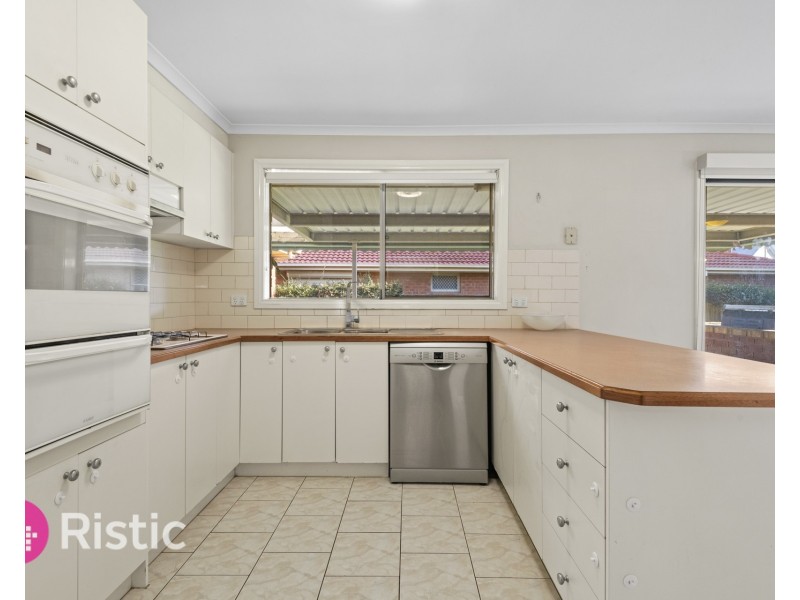 8 Carroll Crescent, Mill Park VIC 3082