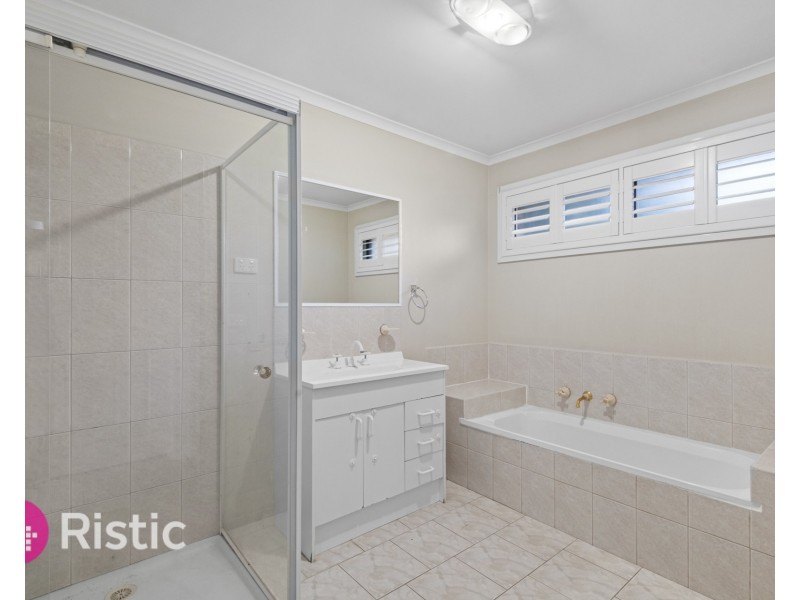 8 Carroll Crescent, Mill Park VIC 3082