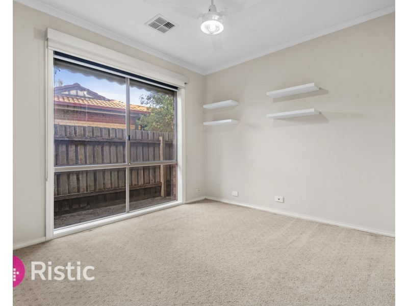 8 Carroll Crescent, Mill Park VIC 3082