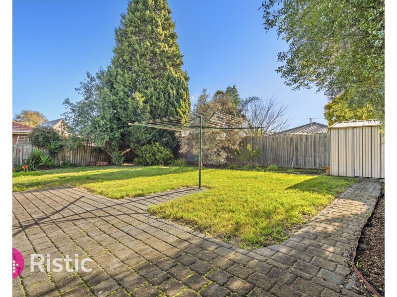 8 Carroll Crescent, Mill Park VIC 3082