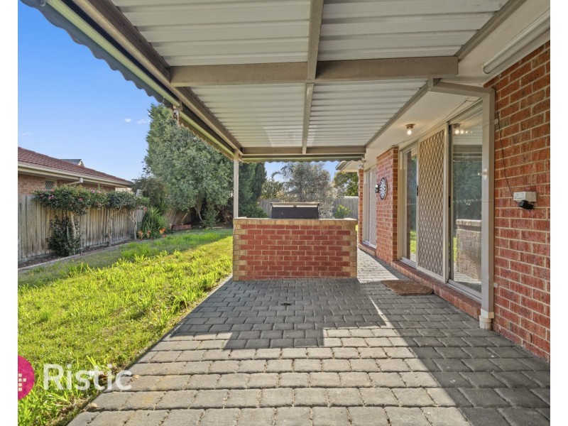 8 Carroll Crescent, Mill Park VIC 3082