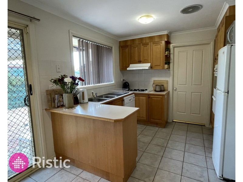 6 Sturrock Court, Mill Park VIC 3082