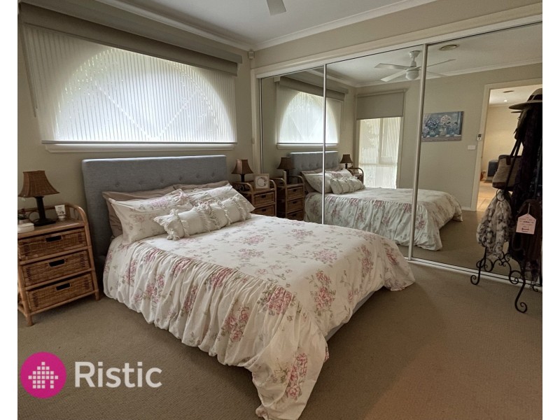6 Sturrock Court, Mill Park VIC 3082