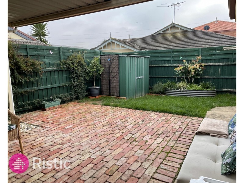 6 Sturrock Court, Mill Park VIC 3082