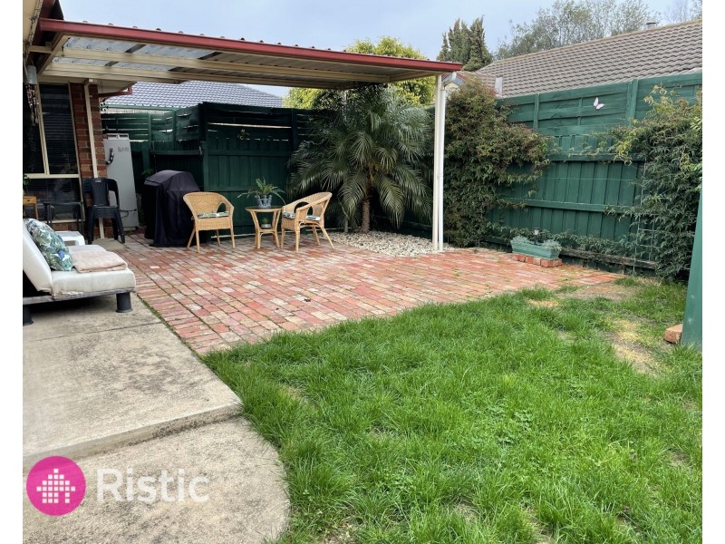 6 Sturrock Court, Mill Park VIC 3082
