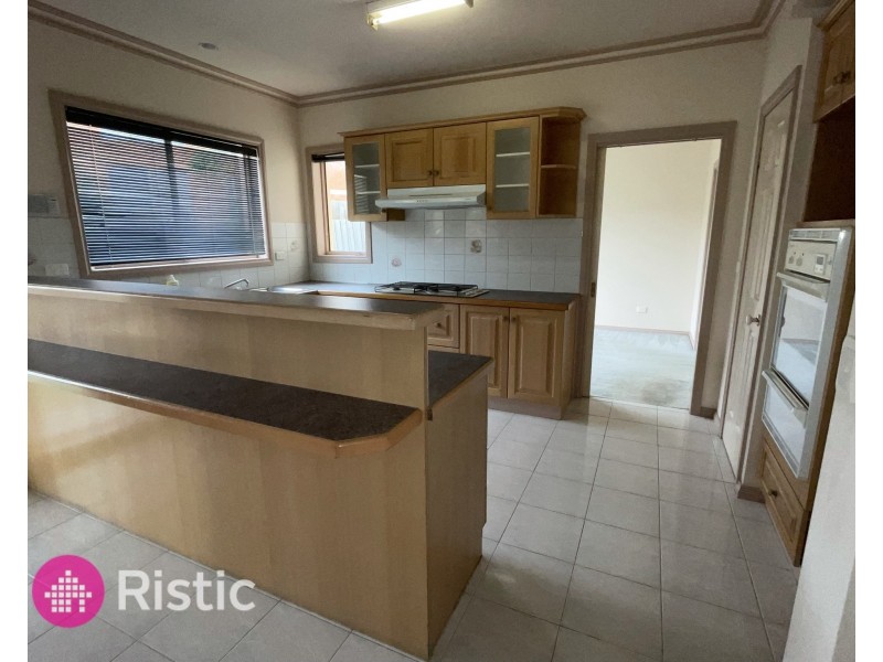 2/13 Mirbelia Crescent, Mill Park VIC 3082