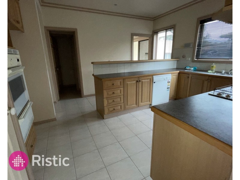 2/13 Mirbelia Crescent, Mill Park VIC 3082