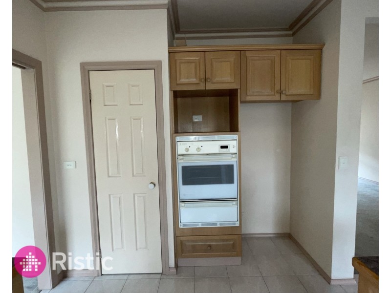 2/13 Mirbelia Crescent, Mill Park VIC 3082