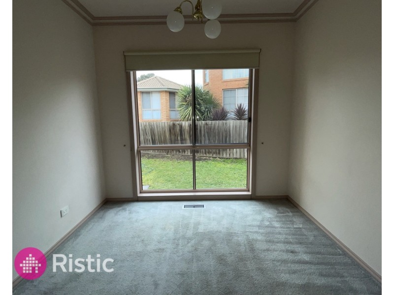 2/13 Mirbelia Crescent, Mill Park VIC 3082