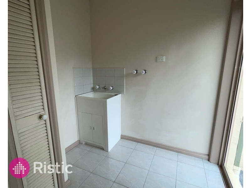 2/13 Mirbelia Crescent, Mill Park VIC 3082
