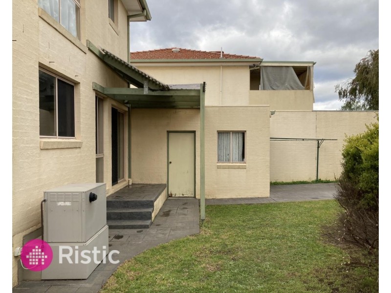 2/13 Mirbelia Crescent, Mill Park VIC 3082