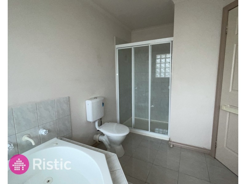 2/13 Mirbelia Crescent, Mill Park VIC 3082