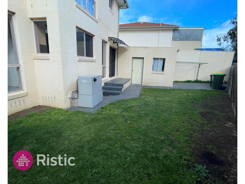2/13 Mirbelia Crescent, Mill Park VIC 3082