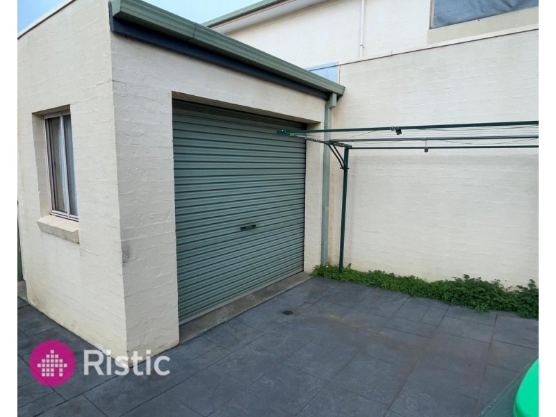 2/13 Mirbelia Crescent, Mill Park VIC 3082