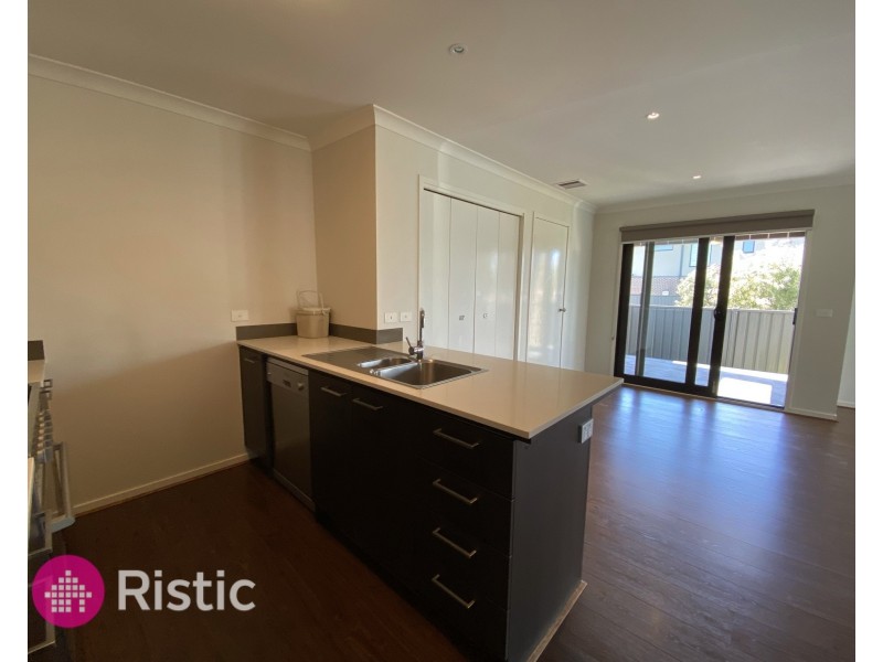 10 Weerona Parkway, Wollert VIC 3750