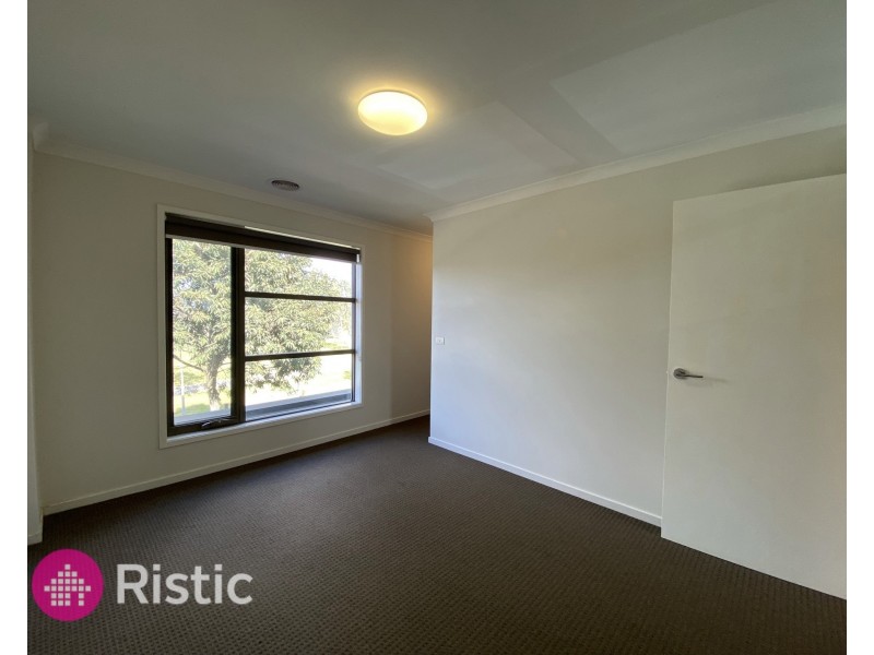 10 Weerona Parkway, Wollert VIC 3750