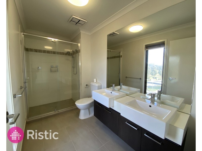 10 Weerona Parkway, Wollert VIC 3750