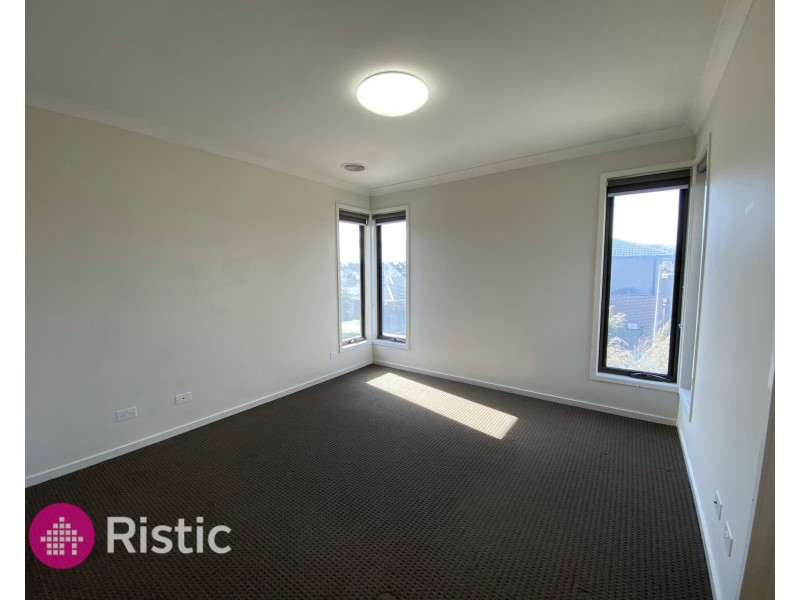 10 Weerona Parkway, Wollert VIC 3750