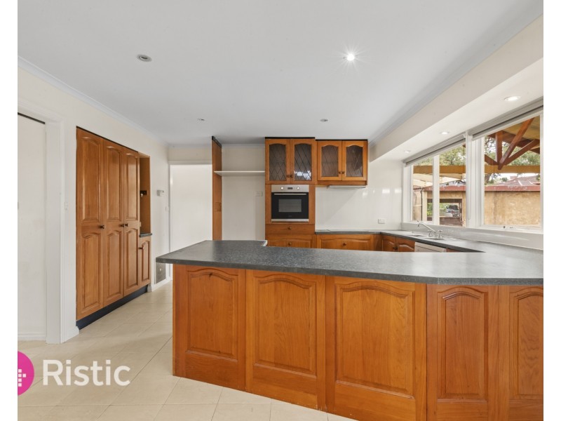 13 Springfield Court, Mill Park VIC 3082