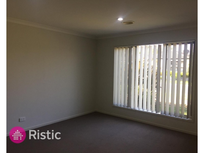 19 Sanctum Circuit, Doreen VIC 3754