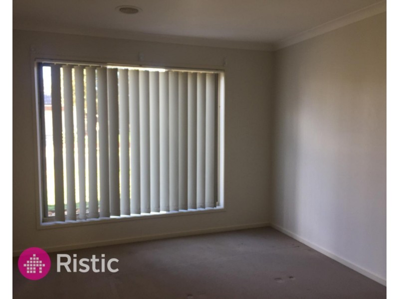19 Sanctum Circuit, Doreen VIC 3754