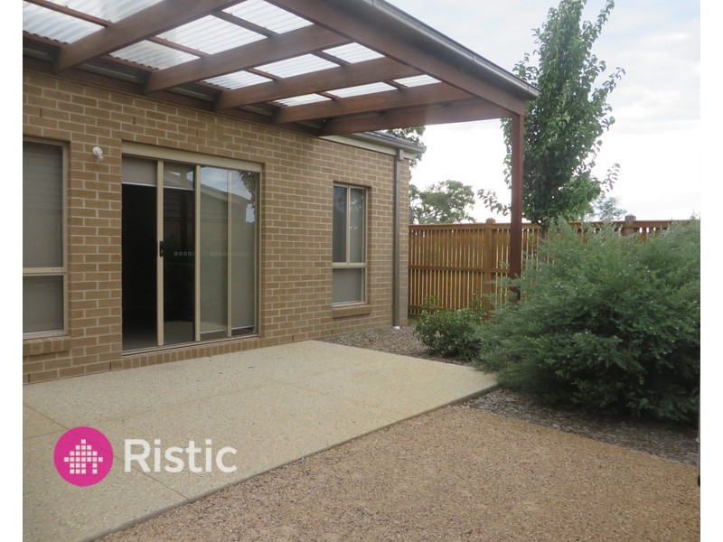 16 Pittard Walk, Epping VIC 3076