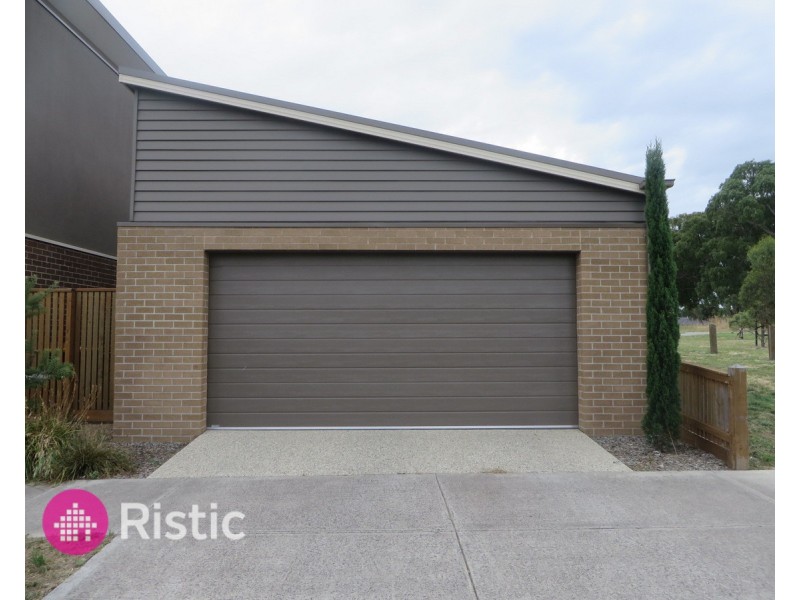 16 Pittard Walk, Epping VIC 3076