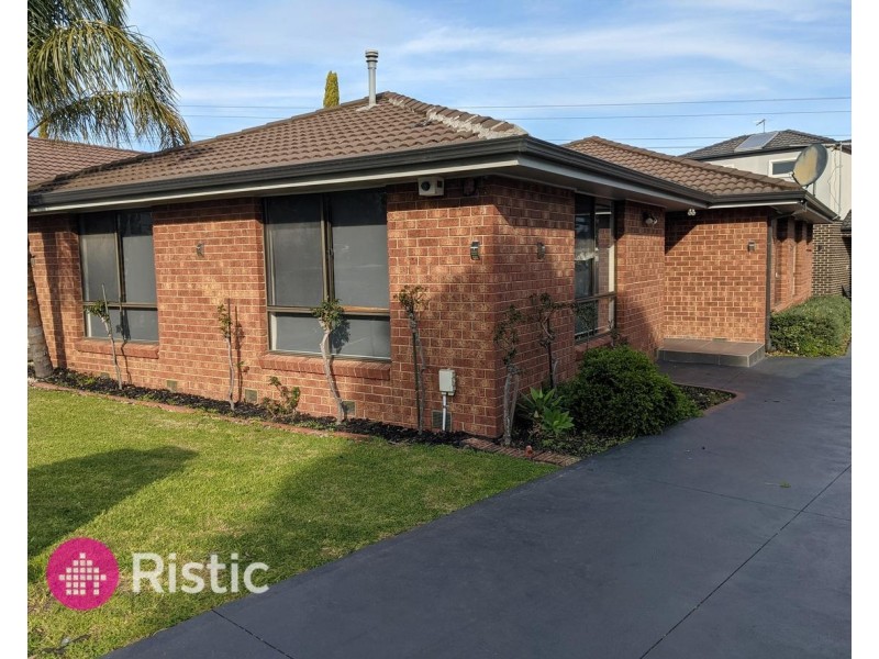 25 Golf Links Drive, Mill Park VIC 3082