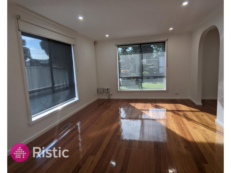 25 Golf Links Drive, Mill Park VIC 3082