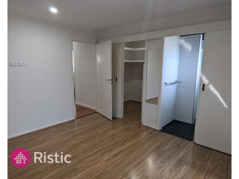 25 Golf Links Drive, Mill Park VIC 3082