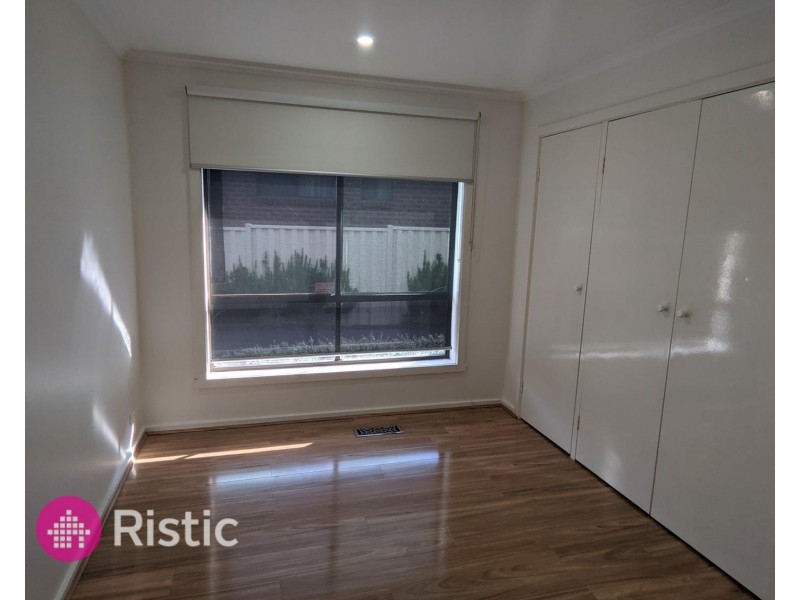 25 Golf Links Drive, Mill Park VIC 3082