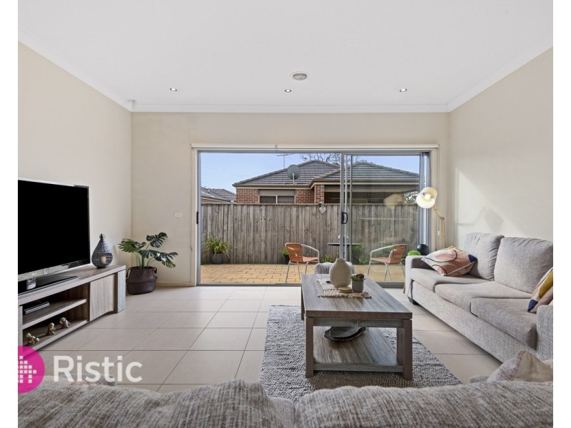 104 Gordons Road, South Morang VIC 3752