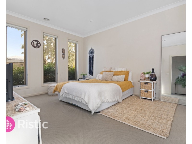 104 Gordons Road, South Morang VIC 3752