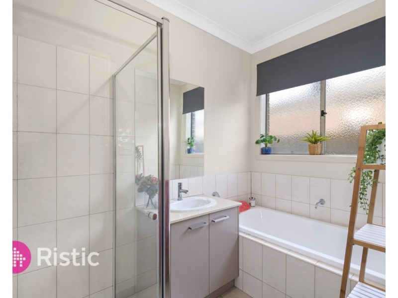 104 Gordons Road, South Morang VIC 3752