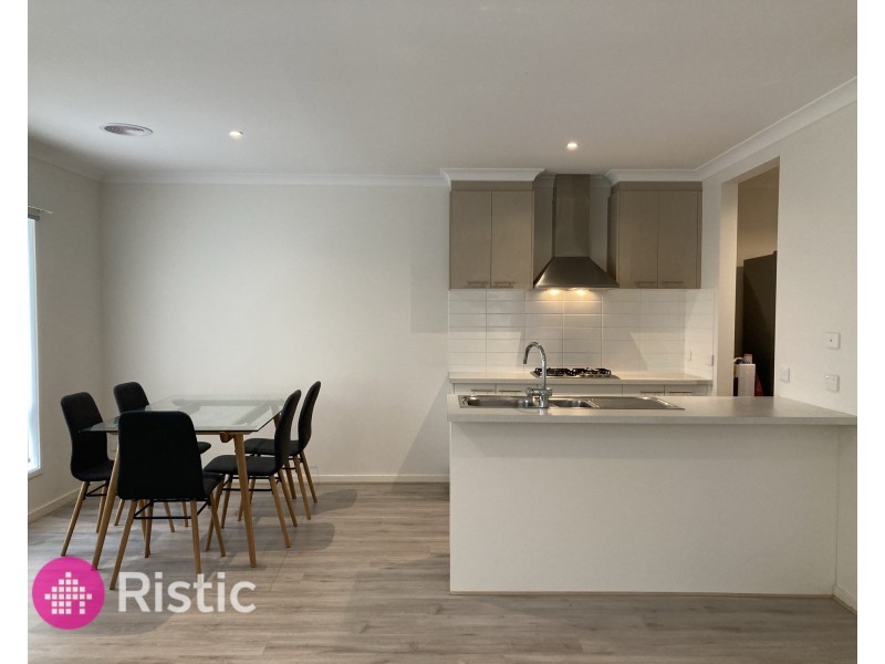 28 Odette Way, South Morang VIC 3752