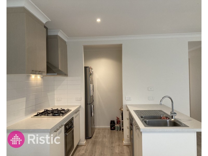 28 Odette Way, South Morang VIC 3752