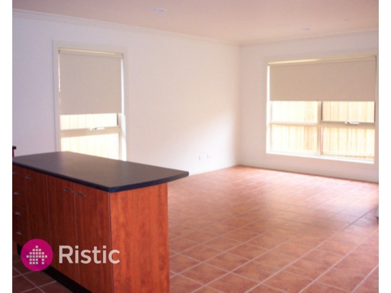 2/22 Tonelli Crescent, Mill Park VIC 3082