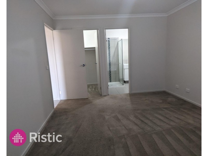 23 Peterborough Drive, Doreen VIC 3754