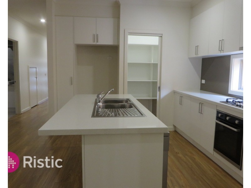 29 Kinkora Crescent, South Morang VIC 3752
