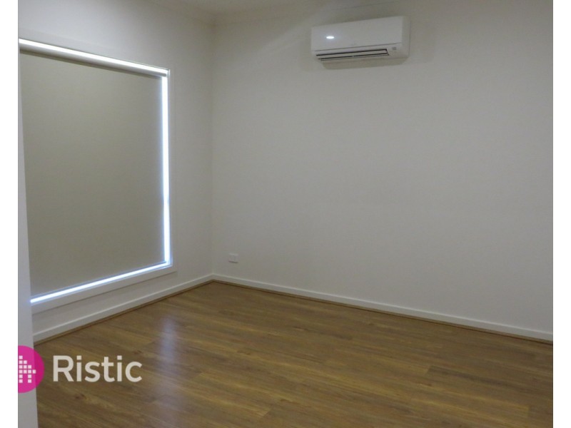 29 Kinkora Crescent, South Morang VIC 3752