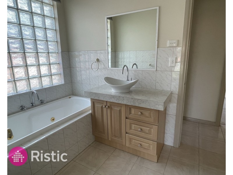 1/13 Mirbelia Crescent, Mill Park VIC 3082